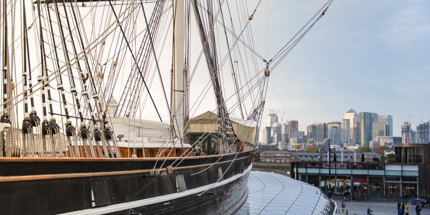 A shot with the Cutty Sark on the left hand side, facing Canary Wharf in the background