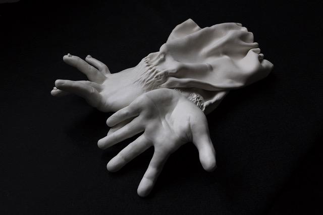 An image showing 'Gloves'
