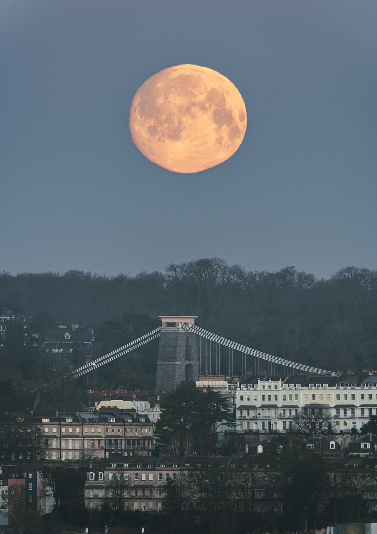 An image showing 'Lunar lander'