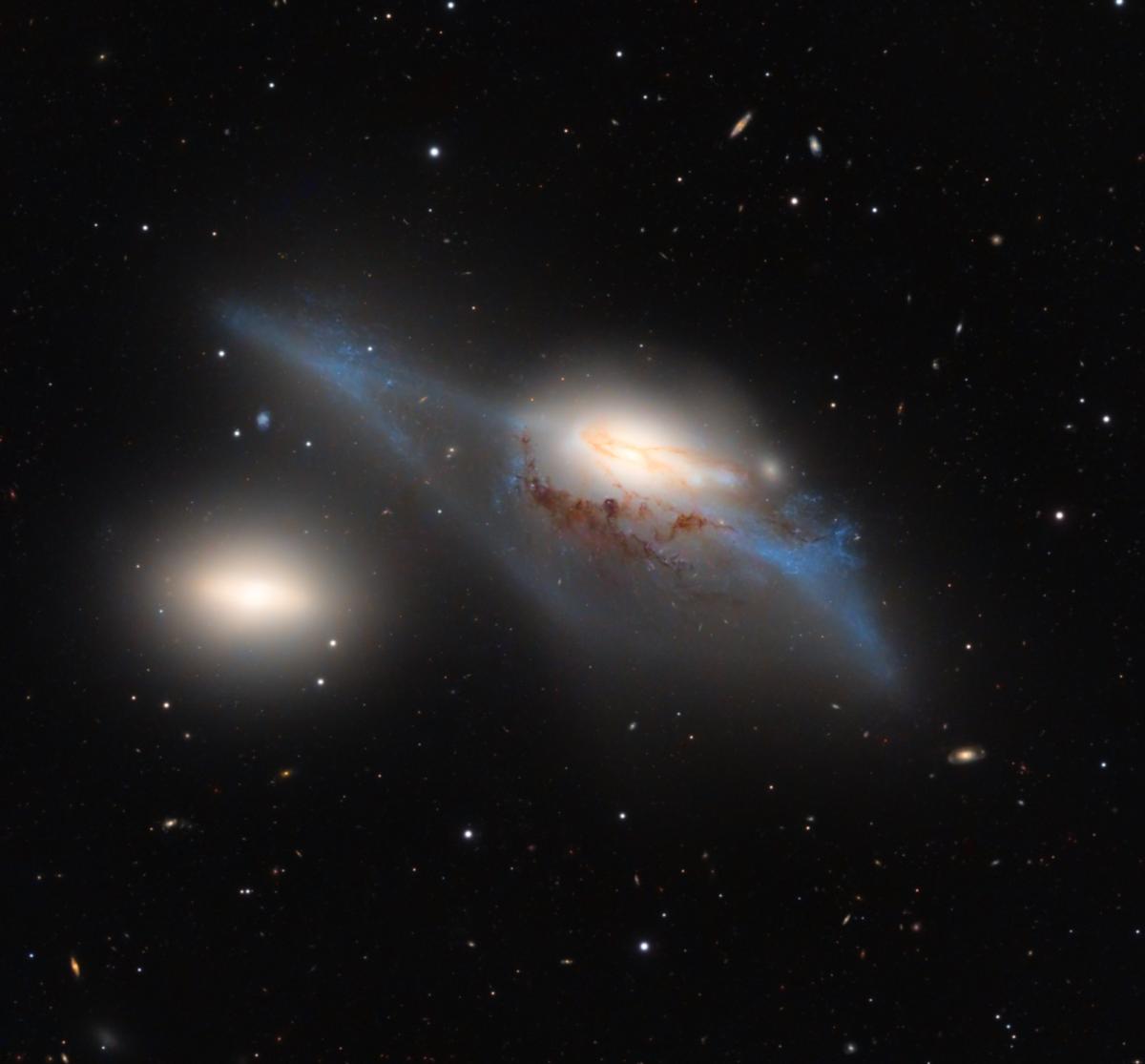 Image of a galaxy with dust detail