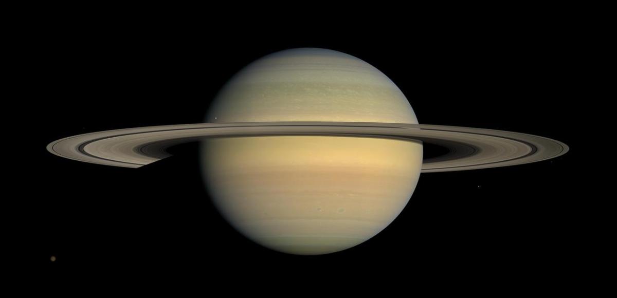 Image of Saturn planet, a big sandy coloured sphere with a very thin ring circling it