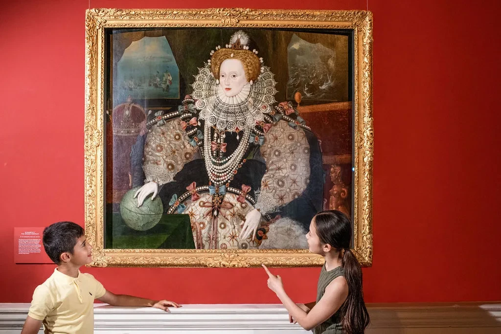 Children in front of Armada Portrait