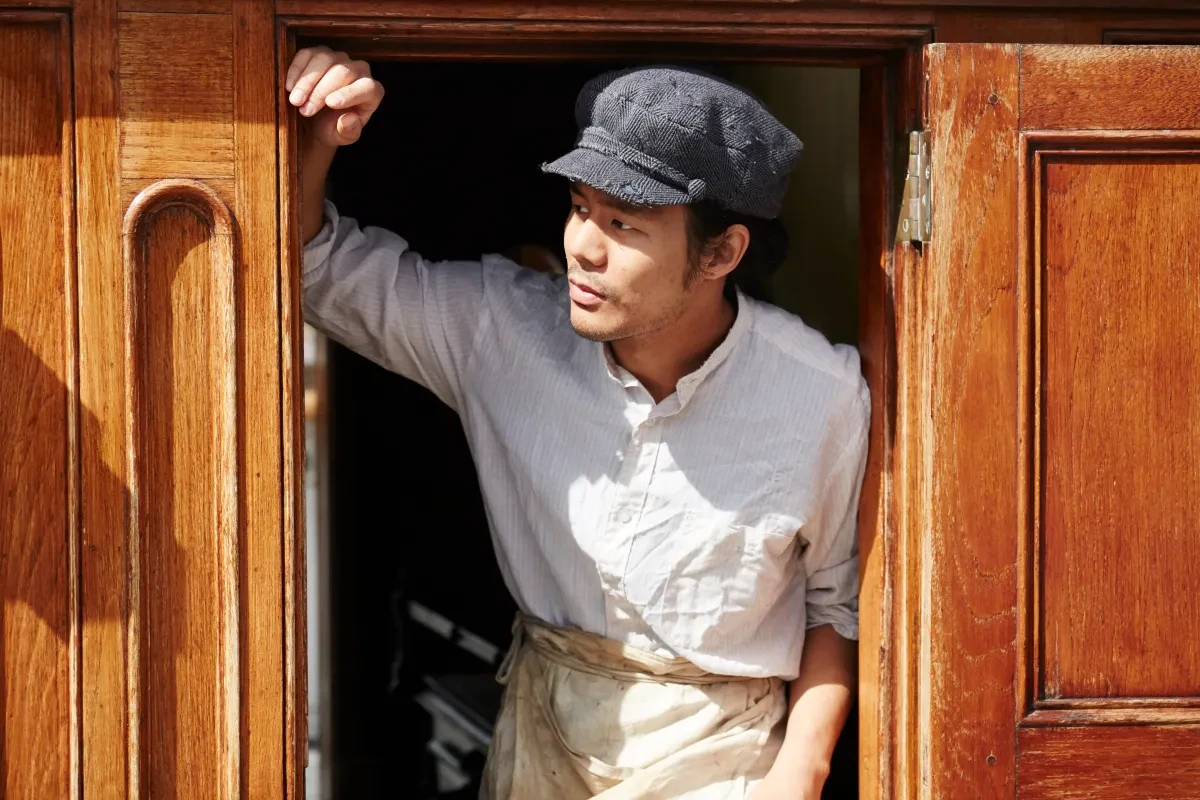 A man in an old-fashioned cook's outfit. 