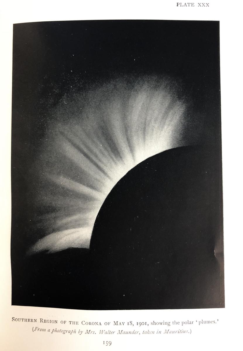 Page of an old book that shows a corona in black and white print