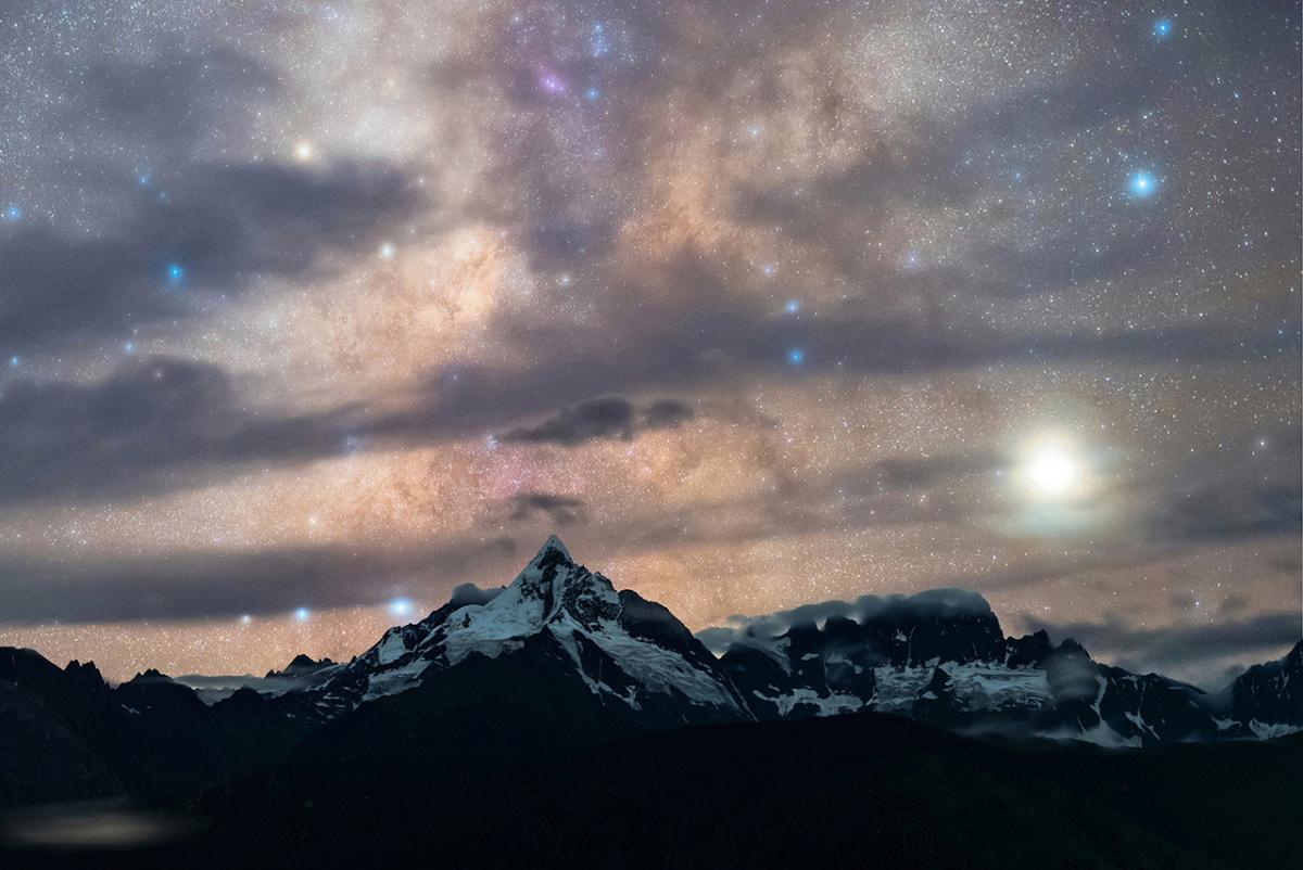 BN-99822-17_Milky Way above Mt. Meili © Zuoxing Zhang.jpg