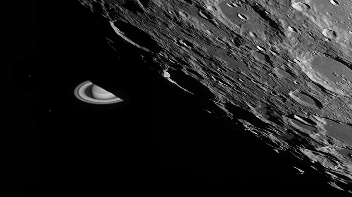 OM-43716-19_Some Moons are Close, and Some are Small and Far Away © Andy Casely.jpg