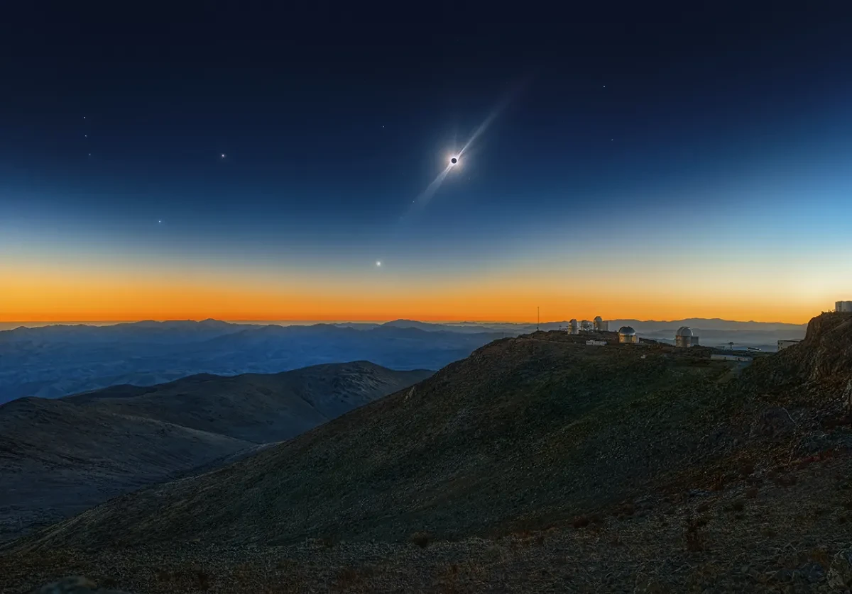 OS-3162-1_Total Solar Eclipse, Venus and the Red Giant Betelgeuse © Sebastian Voltmer.jpg