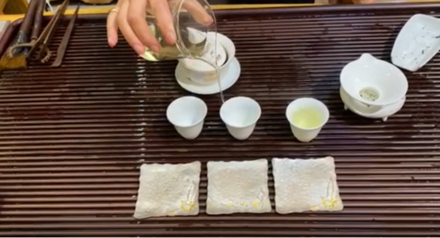 Chinese tea ceremony step 7 – pour the tea
