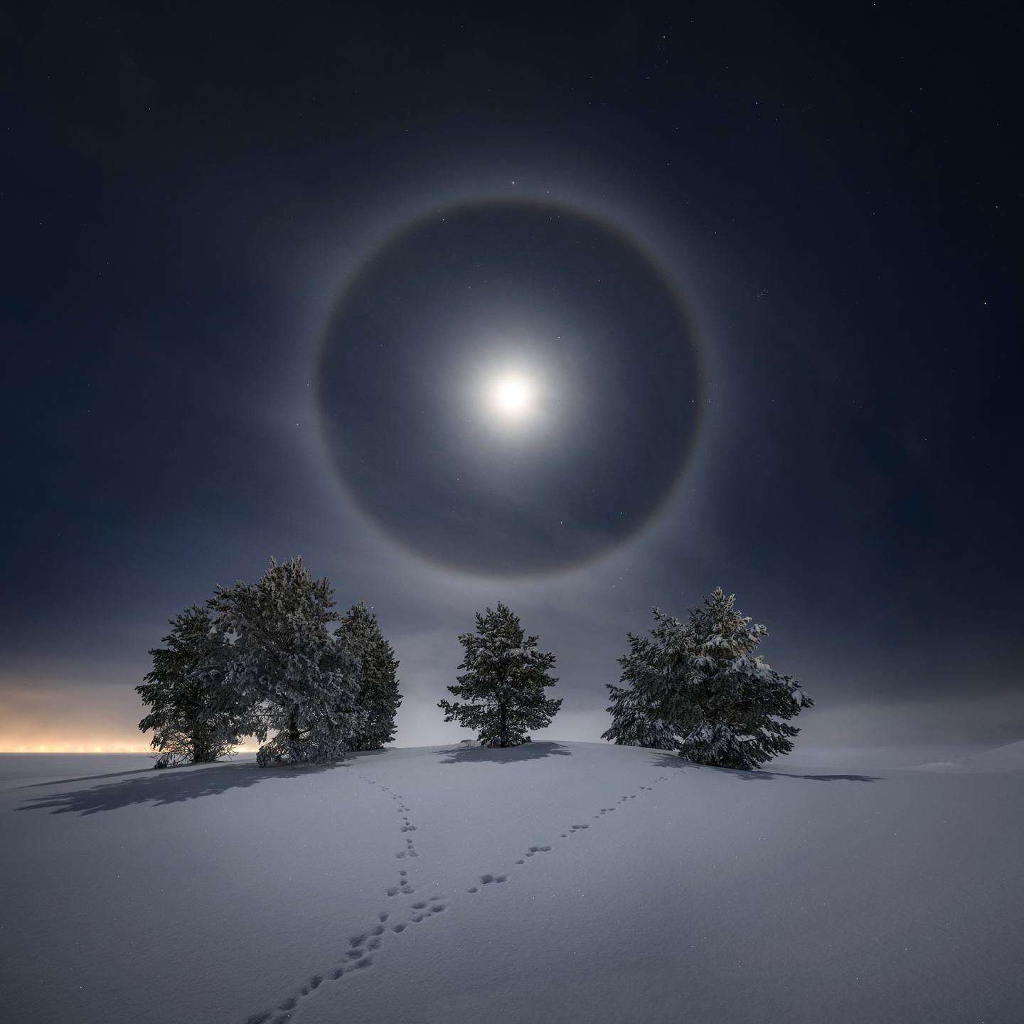 Lunar Halo by Göran Strand