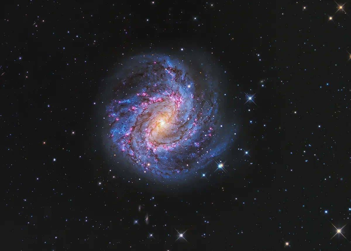 Image of blue and purple Hydra's Pinwheel galaxy
