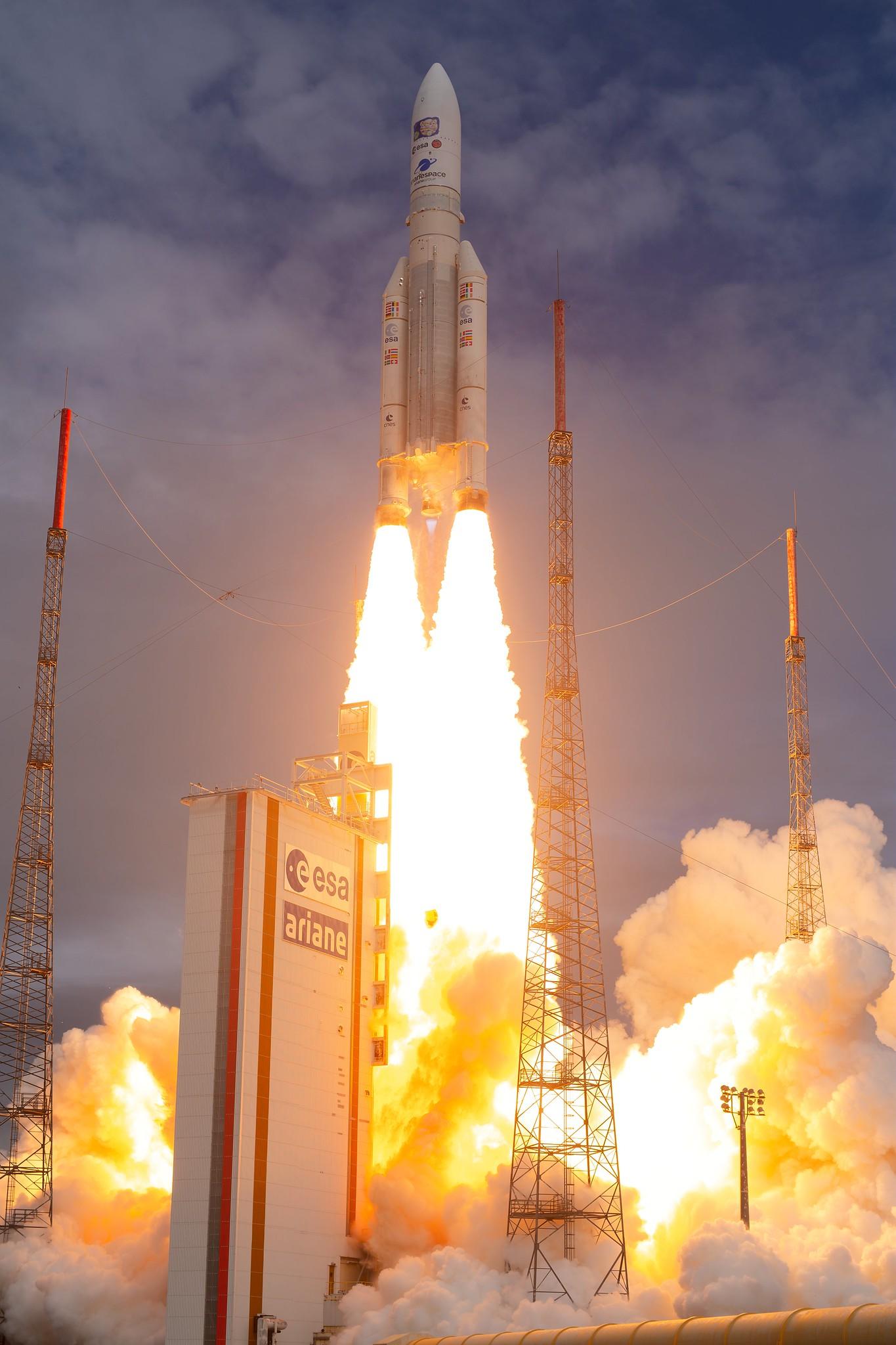 An Ariane 5 rocket launch with JUICE onboard