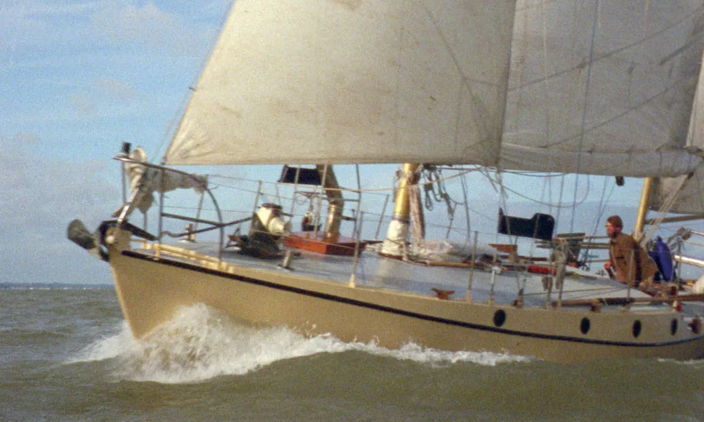 A sailing boat Birubi sailing with one man Stevie Hunt.