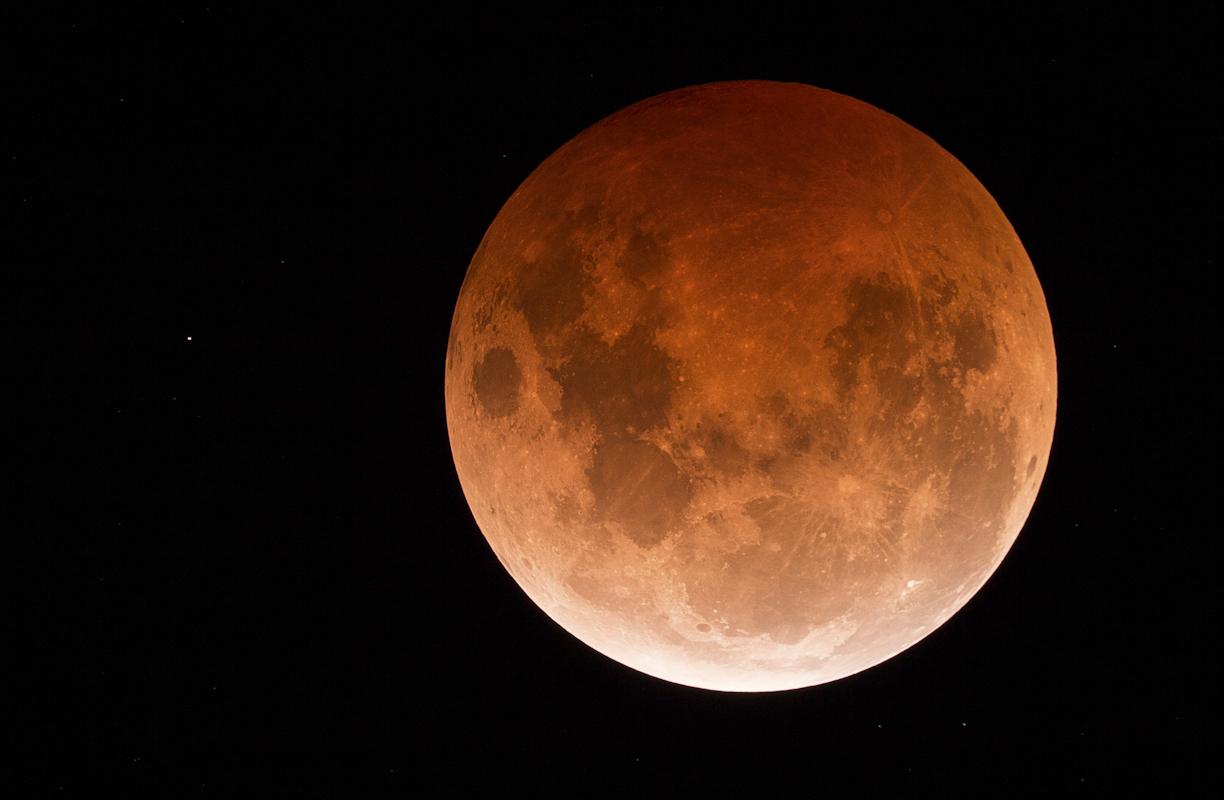 A Tainted Eclipse © Phil Hart, Astronomy Photographer of the Year Our Moon Commended 2015
