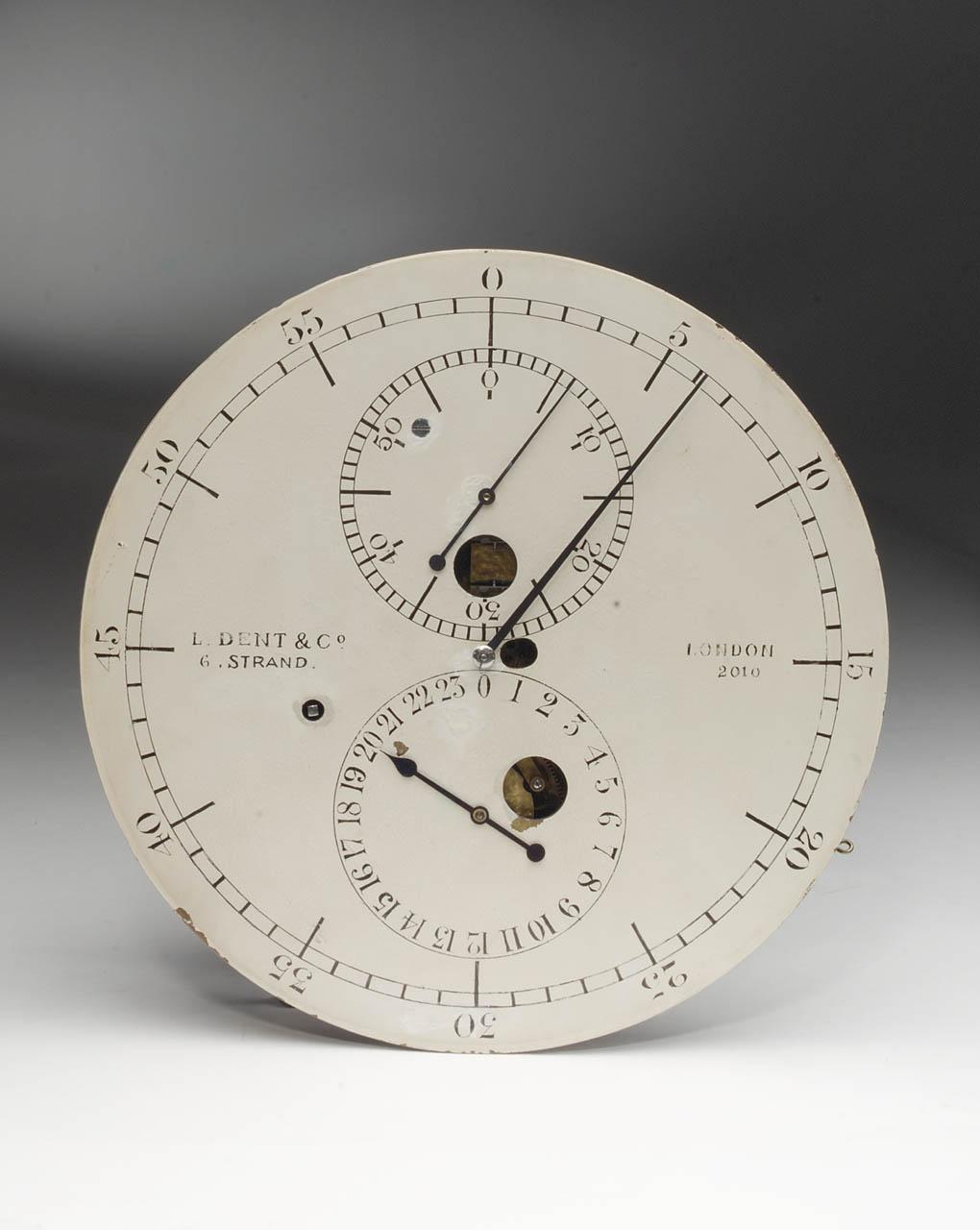 Wall-mounted astronomical regulator