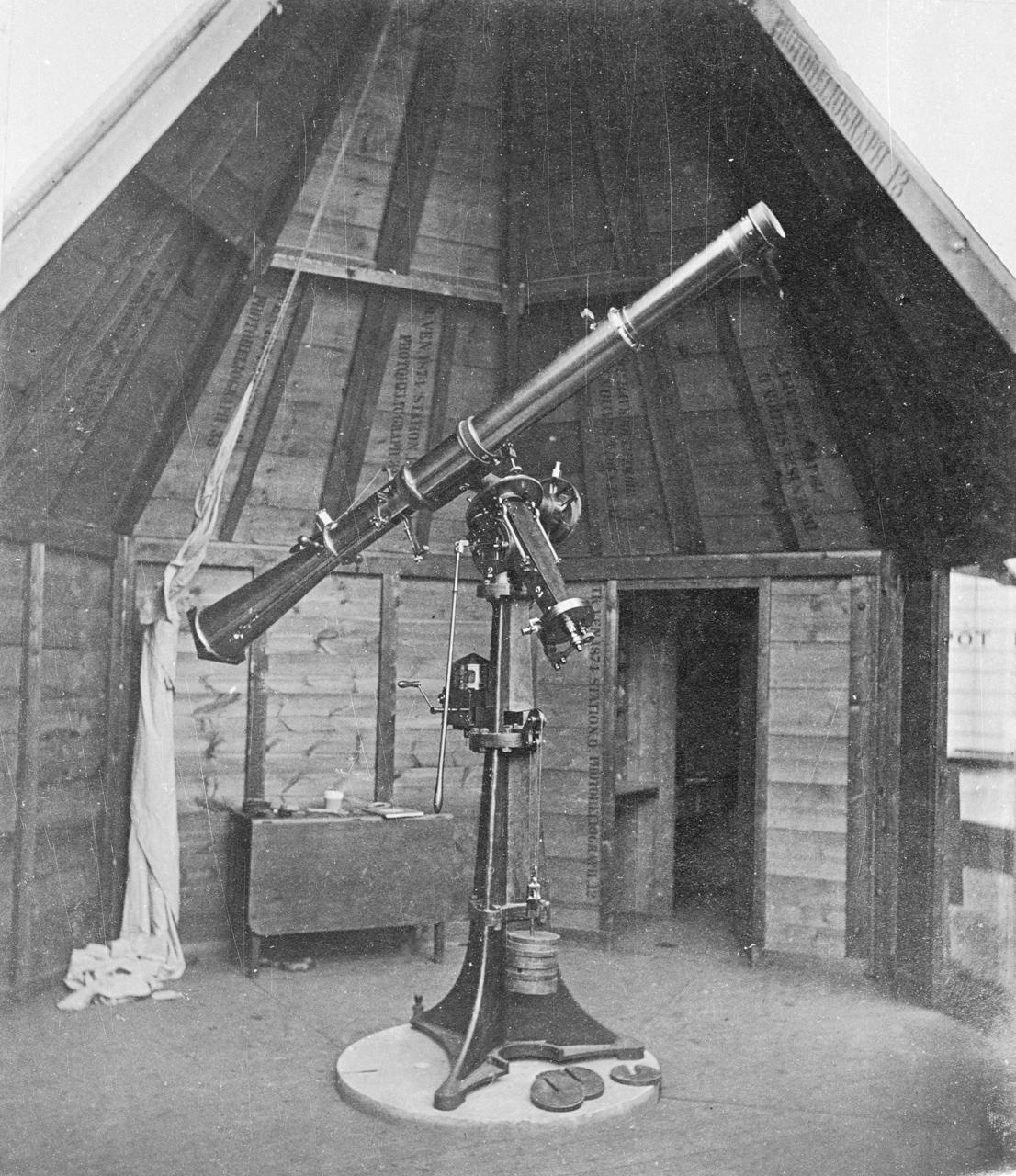 A Dallmeyer photoheliograph (AST0968). The square section at the end held the photographic glass plates that recorded the Sun’s disc.