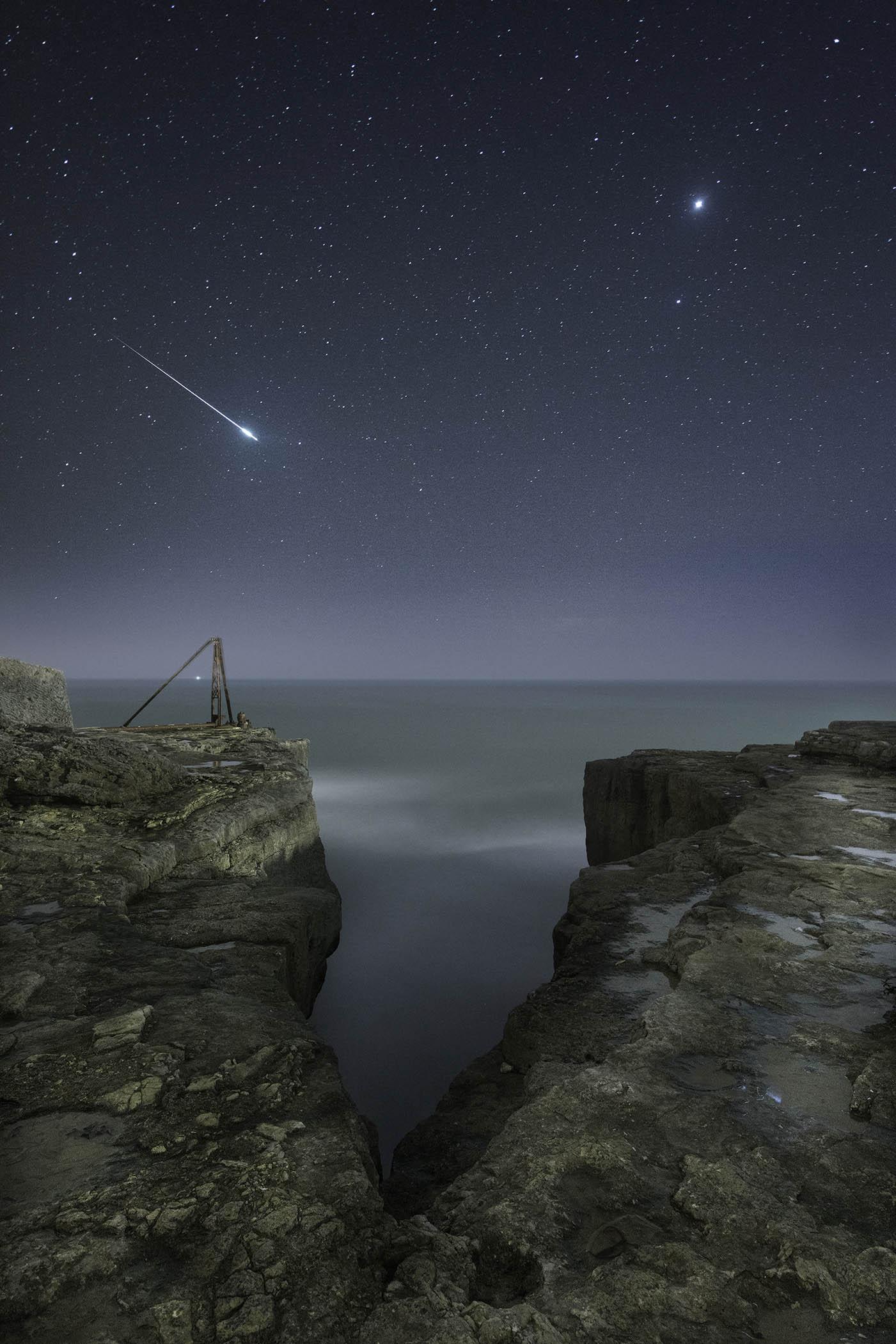 Shooting Star and Jupiter © Rob Bowes