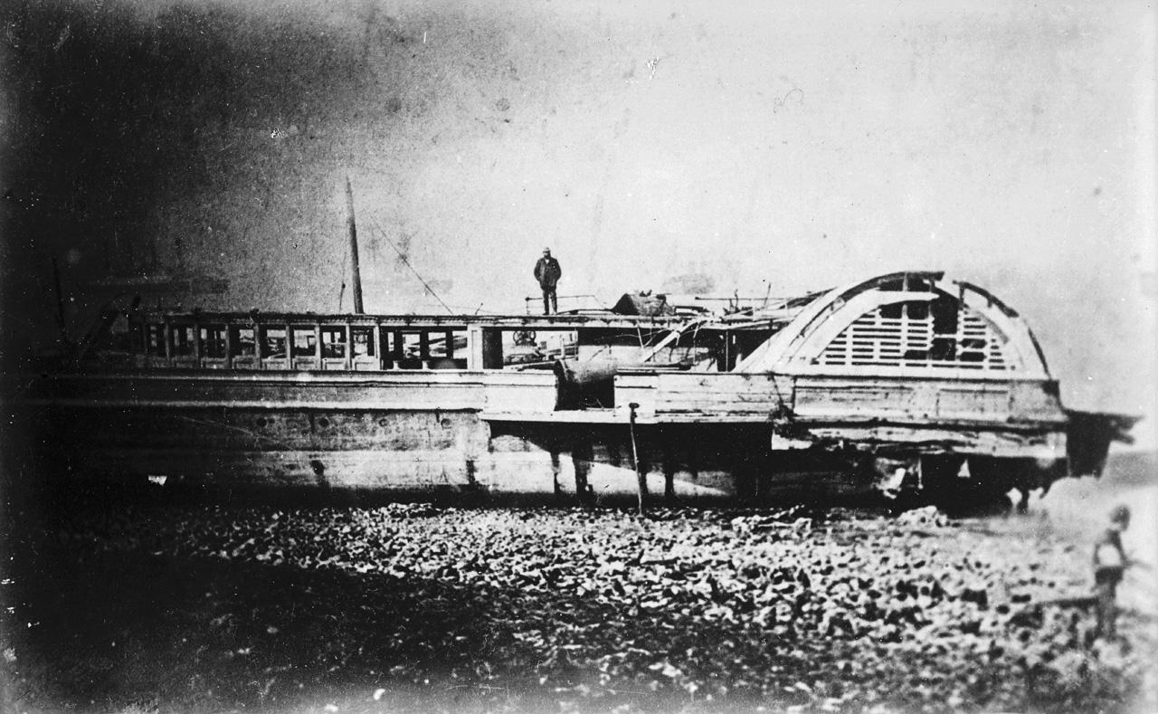 The after part of the Princess Alice beached after the disaster P20979