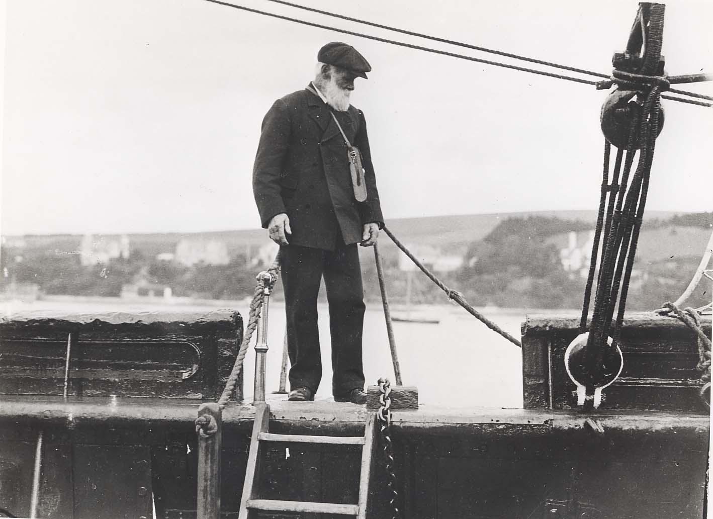 Captain Woodget boarding Cutty Sark 1924 Rails in bad condition