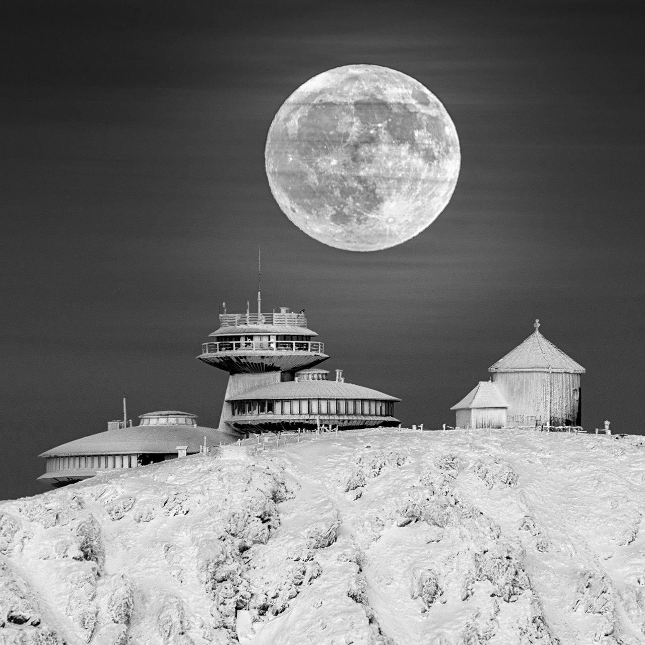 OM-62564-7_Highly Commended_Moon Base © Daniel Koszela.jpg