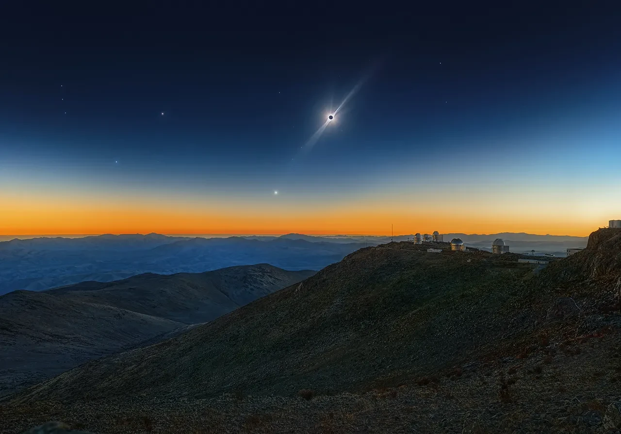 OS-3162-1_Total Solar Eclipse, Venus and the Red Giant Betelgeuse © Sebastian Voltmer.jpg