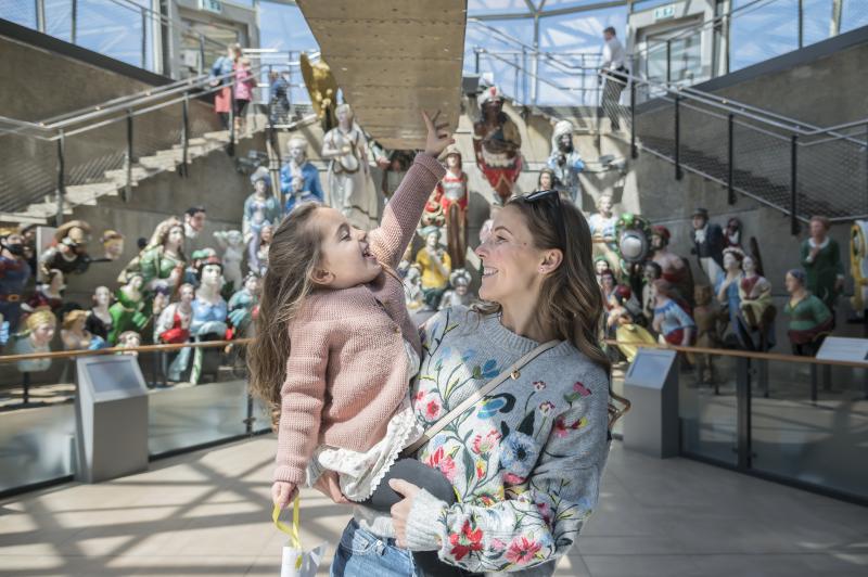 FAMILY FUN CUTTY SARK MOTHER AND DAUGHTER DOCK