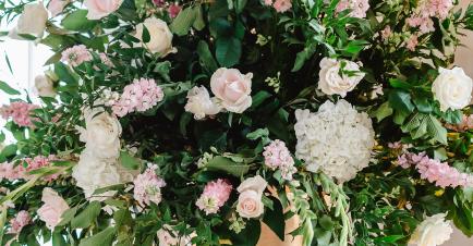 Urn with white, pink and green flowers 